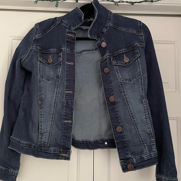 Jean Jacket - Picture 1 of 3
